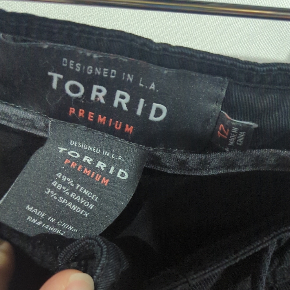 Torrid Charcoal Drawstring Capris - Picture 2 of 8